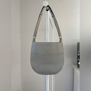 Pristine Valexa Shoulder Bag!